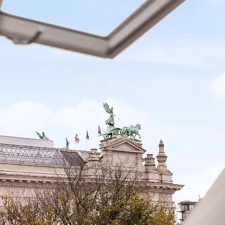 Museum Garden Views Luxury Apartment *